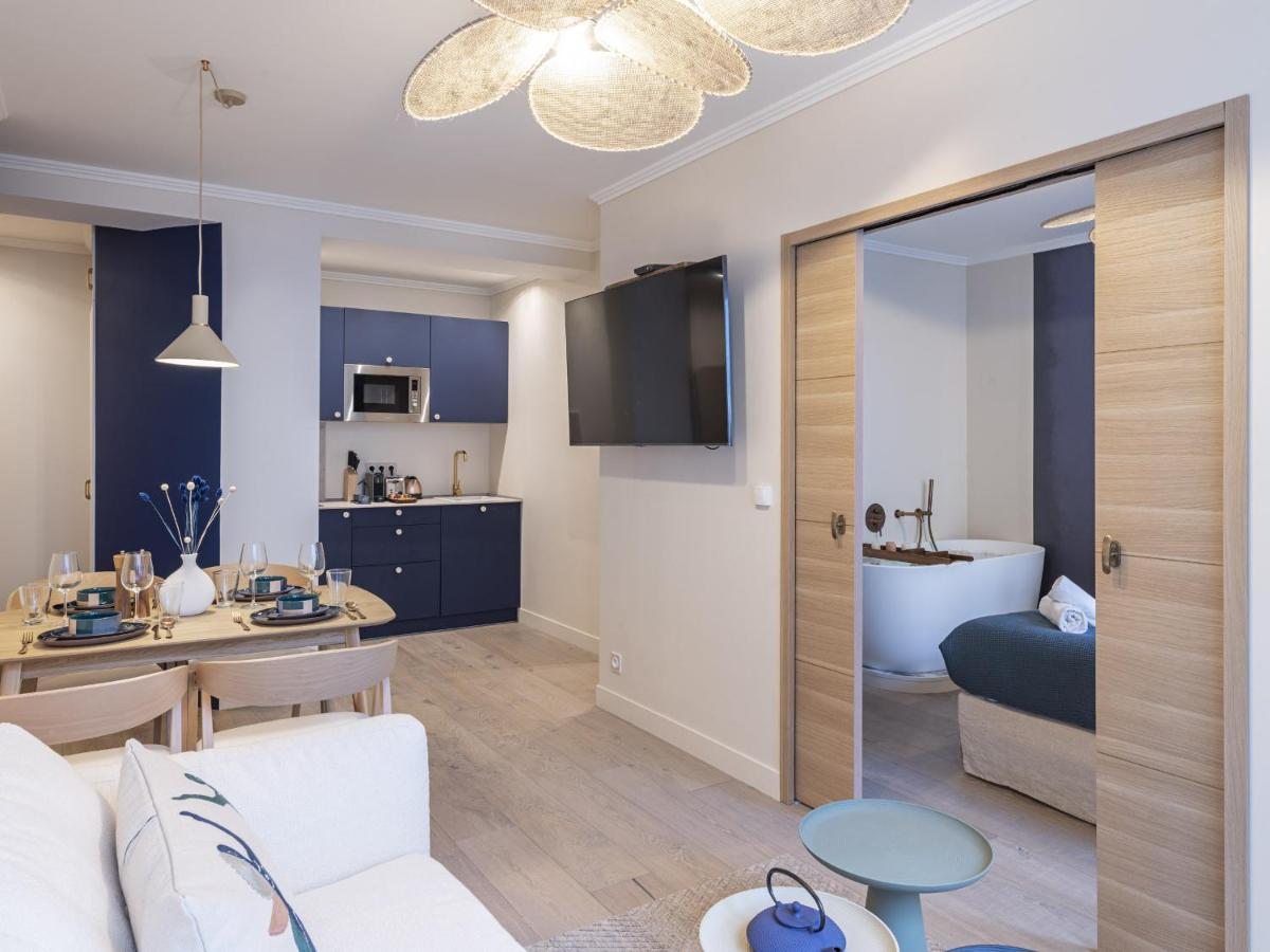 The Blue Suite On Champs Elysees Avenue Parigi Esterno foto
